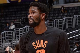 亚马尔开通油管账号：身穿路易斯·迪亚斯球衣展示自己的家（亚马尔入驻YouTube：穿路易斯·迪亚斯球衣带你参观自家住所）