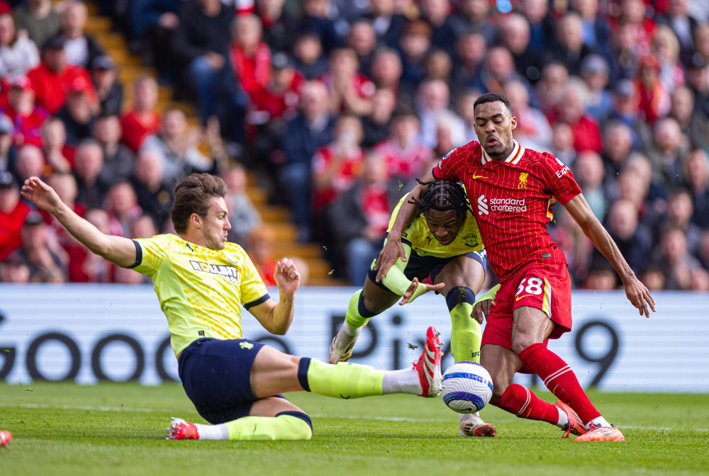 国王杯半场：费尔明造险，CD瓜达拉哈拉暂0-0巴塞罗那（国王杯半场战报：费尔明制造威胁，CD瓜达拉哈拉与巴塞罗那暂0-0互交白卷）
