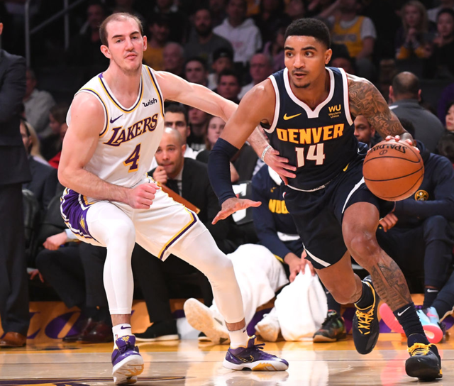 在科蜜们心中，2K4就是科比的签名鞋对吗？（在科比球迷眼里，2K4就等同于他的签名鞋吗？）