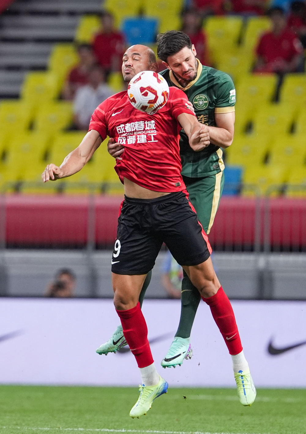 TA：皇马球星团队深度介入更衣室，阿隆索管理面临额外挑战（TA：皇马球星随行团队深度介入更衣室，阿隆索的管理面临额外挑战）