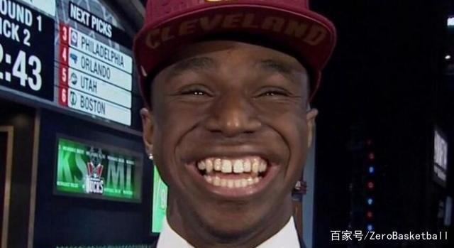 杨瀚森砍4+2+2填满数据栏，主教练赛后指出不足：防守犯错+跟不上节奏（杨瀚森4分2板2助数据齐全，主帅赛后点出短板：防守失误、节奏偏慢）