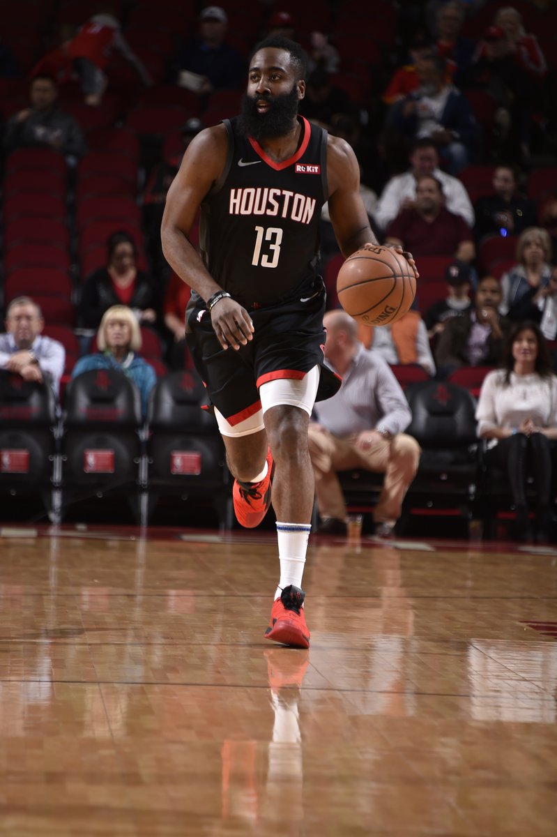 媒体人：李添荣手部伤势恢复时间预计在六周左右（媒体人透露：李添荣手伤预计需约六周康复）