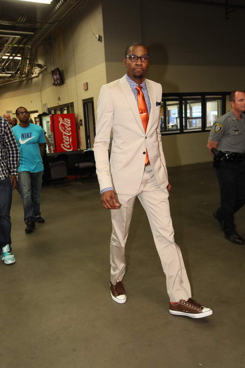 建队基石！武磊、颜骏凌等7人随海港四夺中超冠军（海港四夺中超，武磊、颜骏凌等7将成夺冠基石）