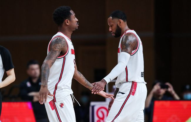 英超战报：利物浦2-1战胜曼联,（英超快讯：利物浦2-1击败曼联）