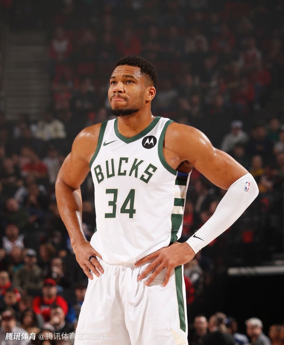 图赫尔：贝林厄姆被换下时很沮丧？因为他有一张黄牌（图赫尔解释贝林厄姆被换下的沮丧：因身背黄牌）