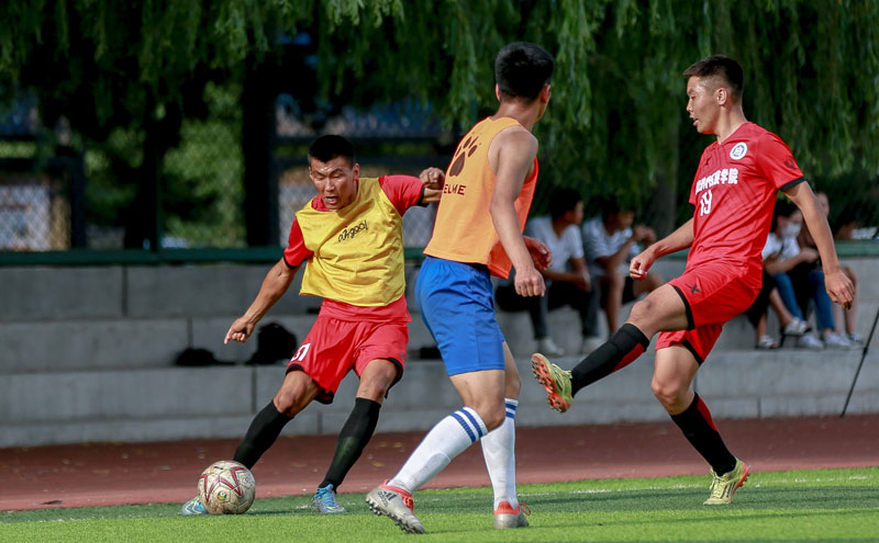 英超：利物浦客场3-2险胜诺维奇（英超：利物浦客场3比2险过诺维奇）