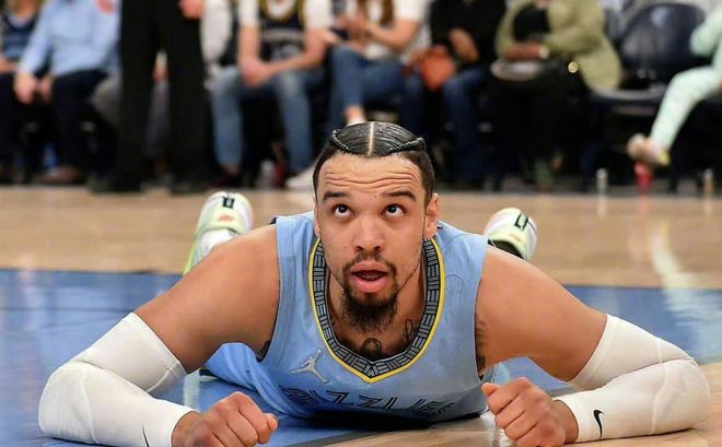 火力不够！斯玛特一人8记三分，其余湖人球员一共8记（外线哑火！斯玛特独飙8记三分，湖人其他球员合计也仅8个）