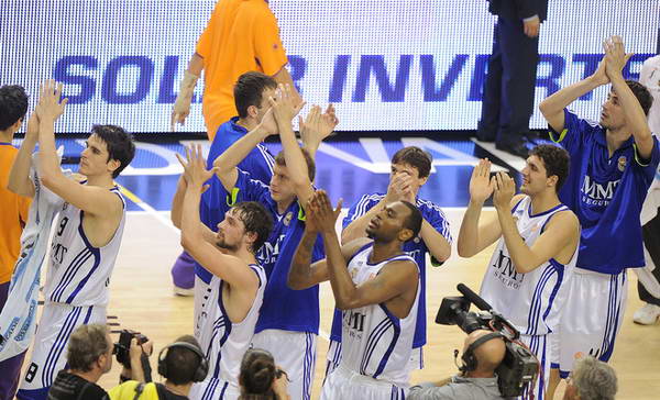 球队进攻空间拉满，对手无解（进攻空间彻底拉开，对手束手无策）