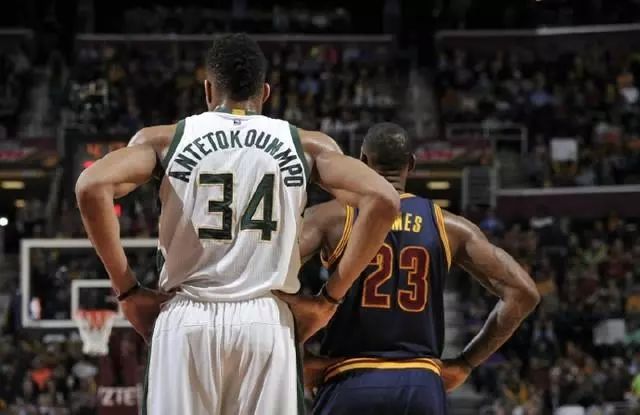 海王战术初露锋芒，亚当斯防守遭遇挑战（海王战术渐显锋芒，亚当斯防守面临考验）